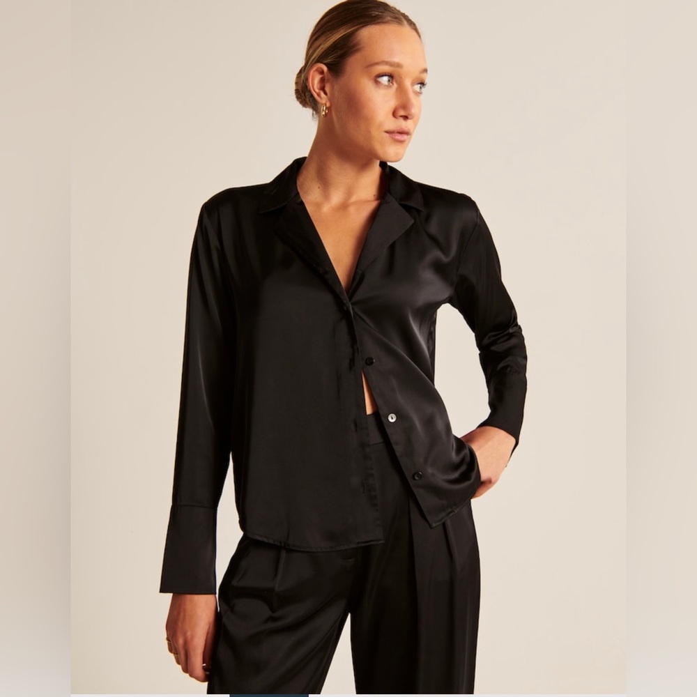 Abercrombie Black Long Sleeve Satin Lapel Button Up Shirt